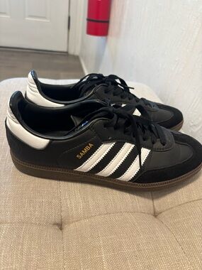 adidas Samba Classic Sneakers in Black, White and Gum mens 8 or women’s 9.5 -10